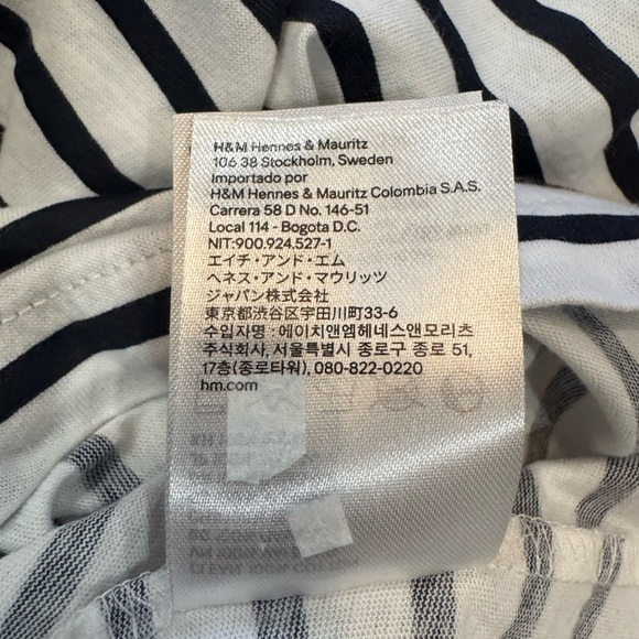 H&M Black and White striped Short Sleeve Spring/Summer pull over Top Size Medium - Picture 9 of 9